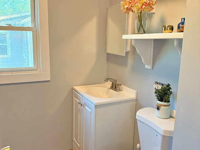 216 Lester Ave — Photo 9