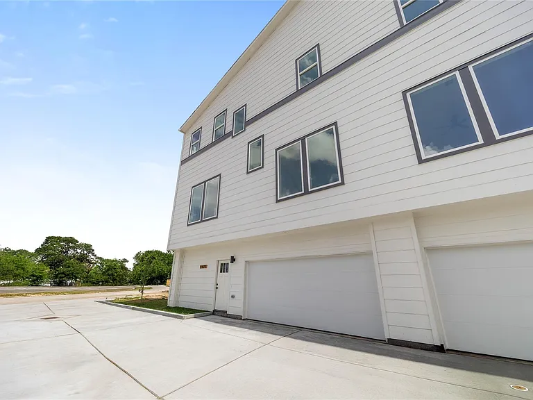 947 Green Meadow Ln #B — Photo 18