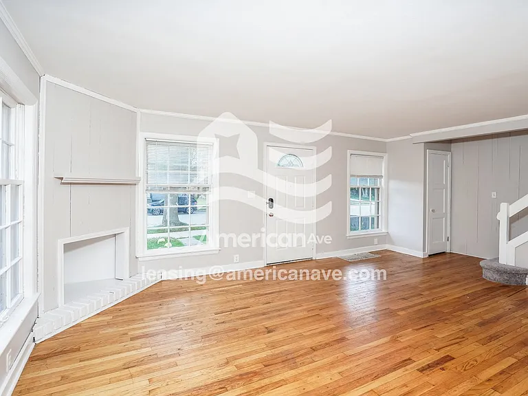 1326598_002_living_room_3.jpg