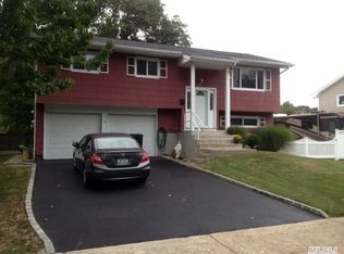 77 Les St, Bay Shore, NY 11706