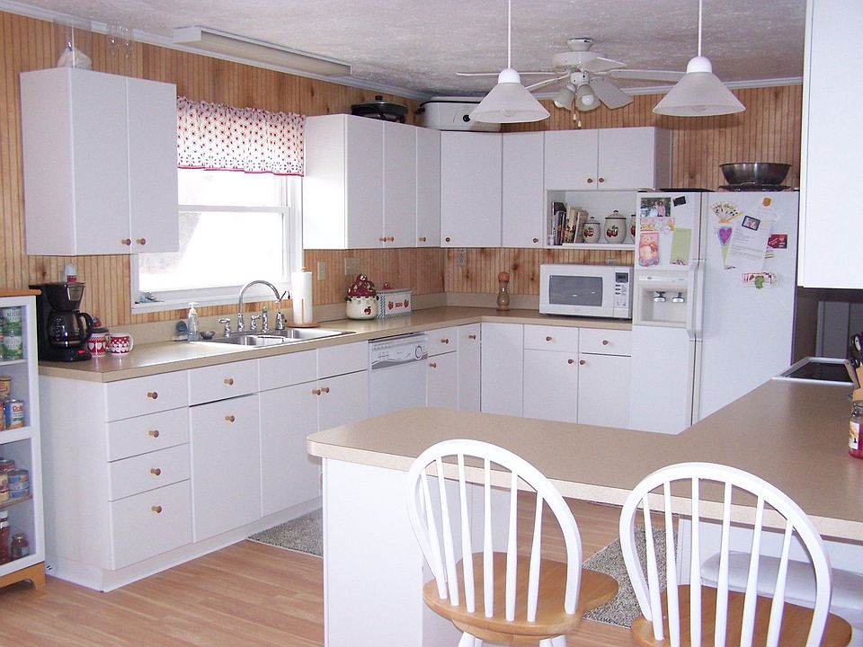 New kitchen floor and updated appliances