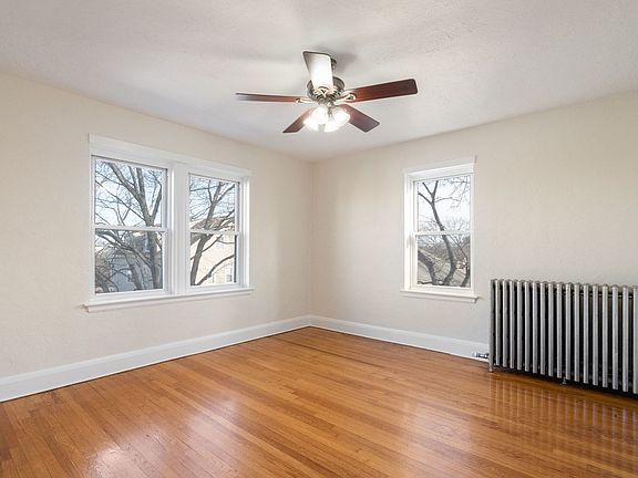 3rd image of 6R Hazel St #9