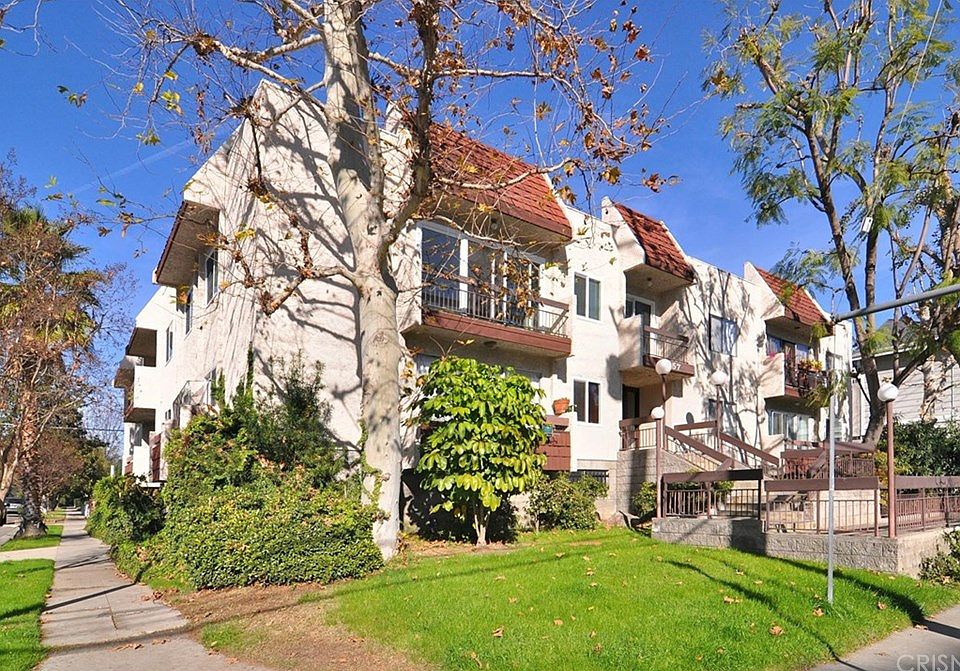 1st image of 12157 Moorpark St APT 205