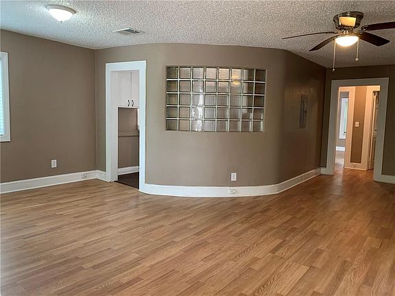 2nd image of 428 Northside Dr #A
