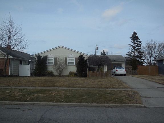 2nd image of 22 Broadmoor Dr