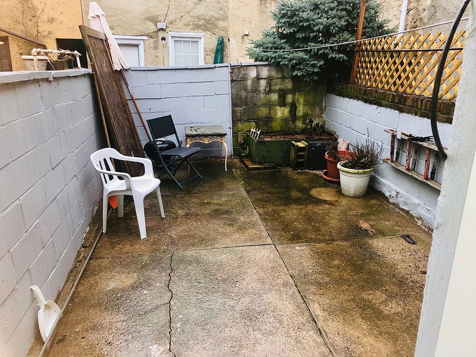 2nd image of 1239 E Moyamensing Ave