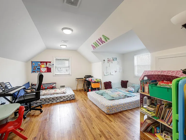 122 Village Cir W — Photo 14