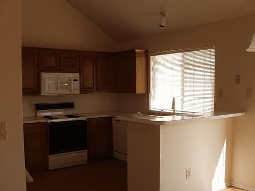 4th image of 8654 Creekview Dr