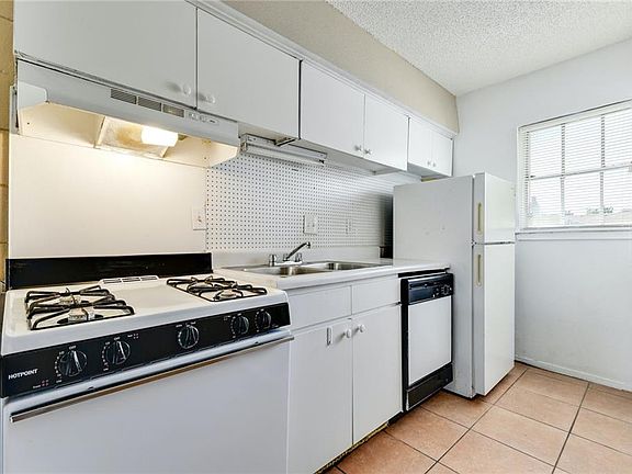 2nd image of 311 E 31st St APT 305