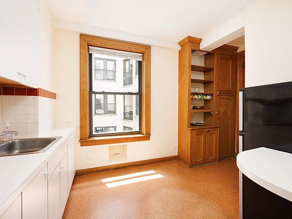 3rd image of 255 W 98th St APT 4C