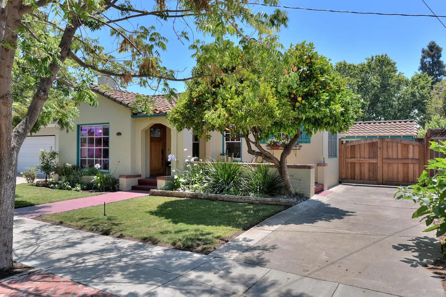 1144 Willow Glen Way photo 1