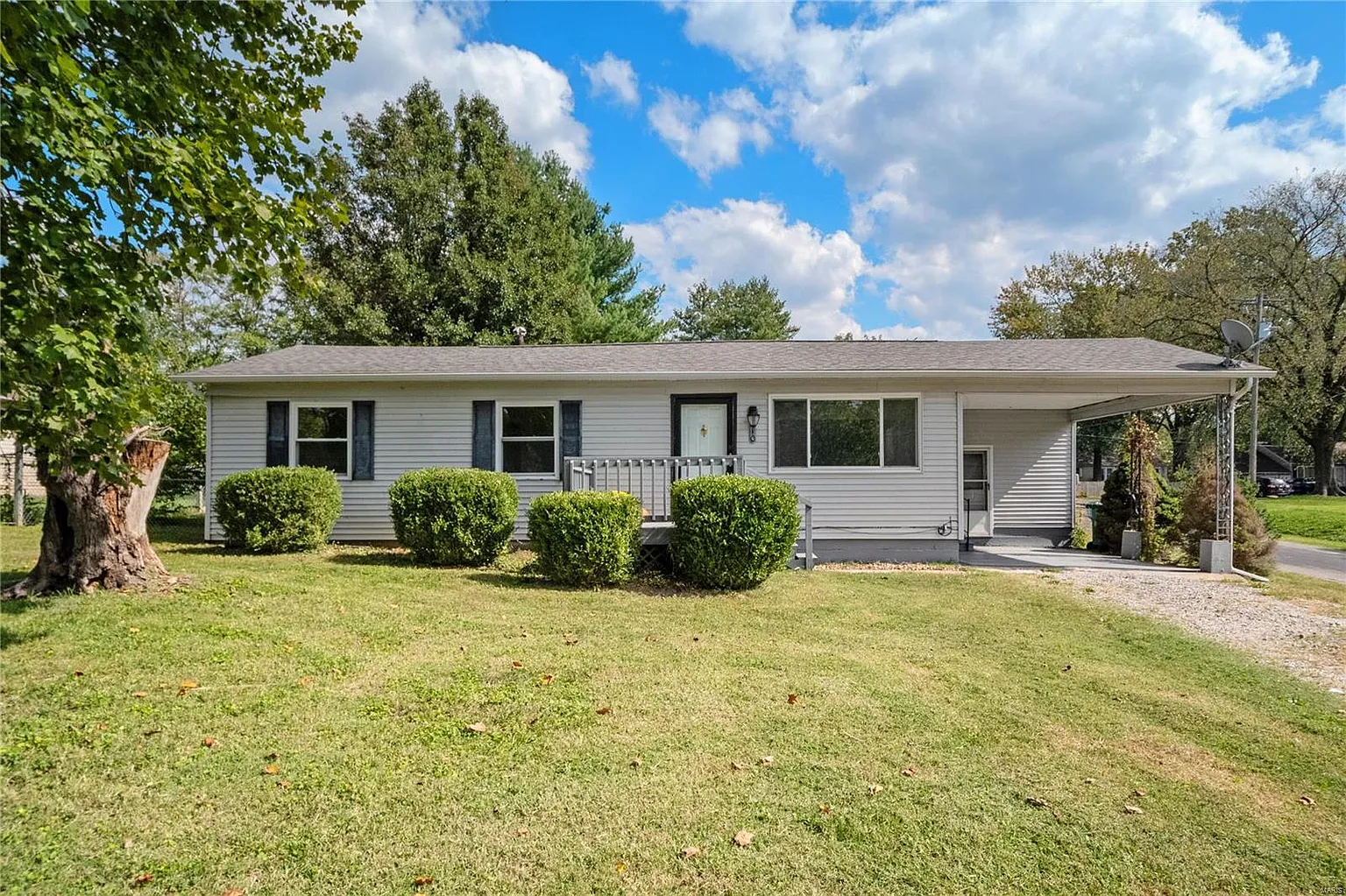 210 Edgewood Dr photo 1