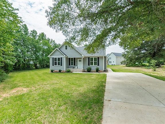 3rd image of 1834 Tall Pines Rd