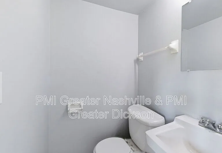741 McPherson Dr — Photo 9