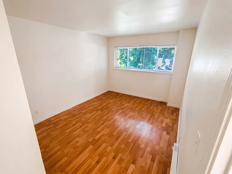 10100 Walnut St — Photo 6