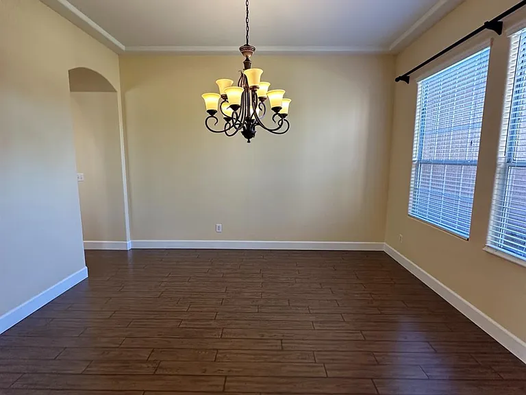 768 Quincy Ave — Photo 5