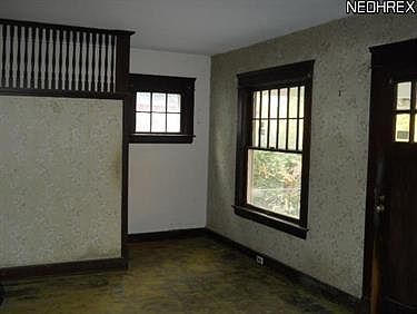 2nd image of 2253 Maplewood Rd