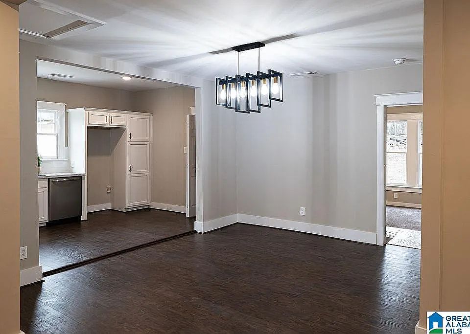 1st image of 2836 Norwood Blvd