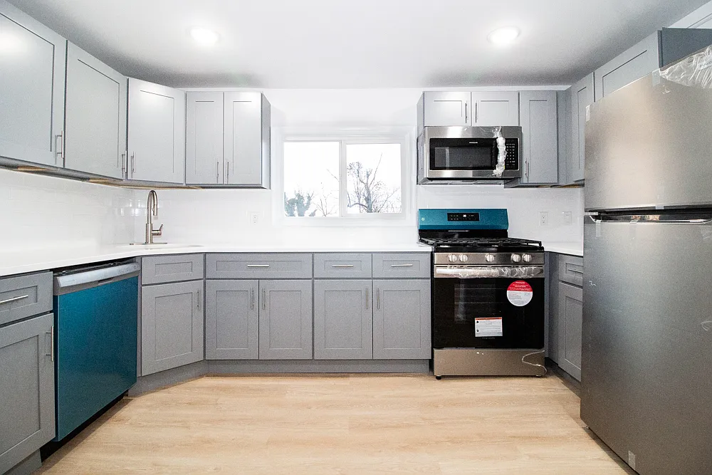 3 bed, 900 sqft, $2,350 — Photo 1