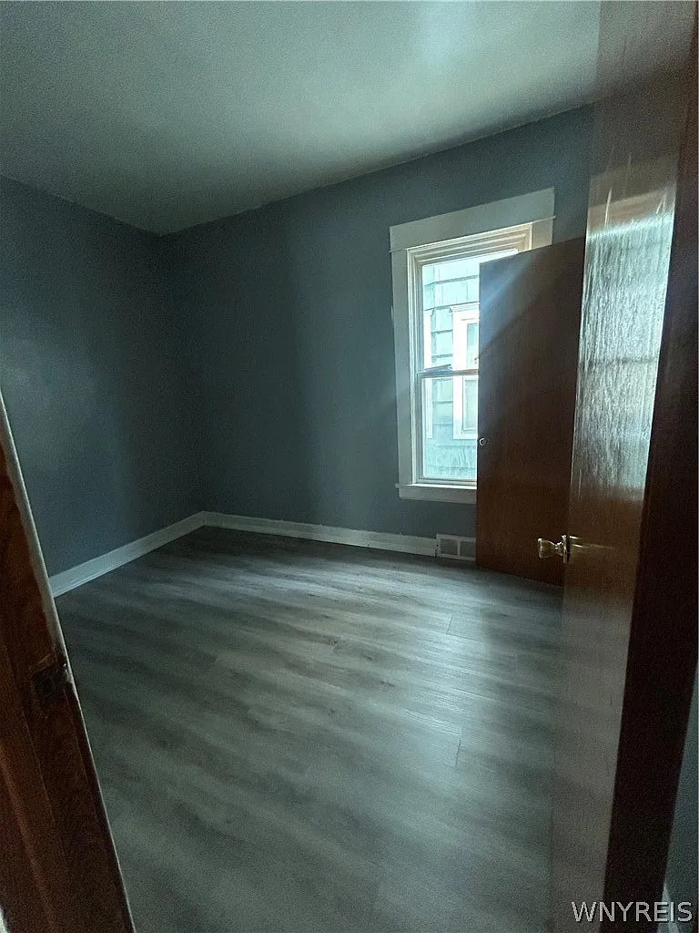 3 bed, 1.0 bath, 1000 sqft, $1,500 — Photo 3