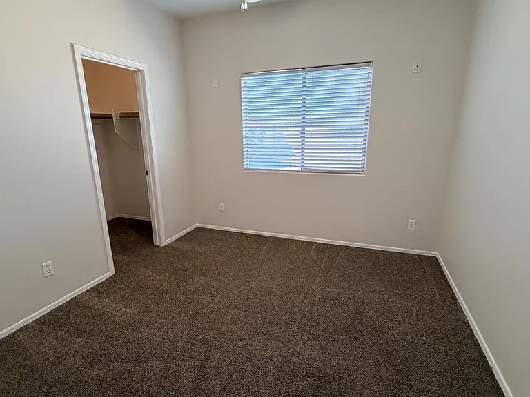 22156 N Sunset Dr — Photo 11