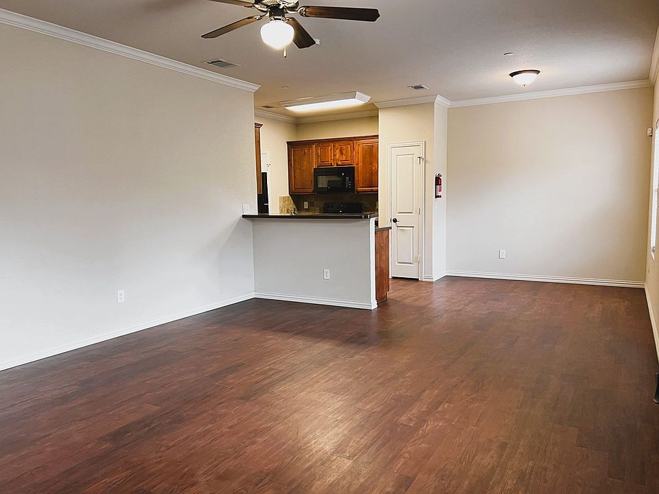 1st image of 420 W Franklin St #12