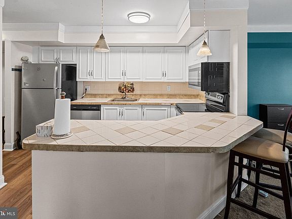 5th image of 10 Winners Cir APT 1A
