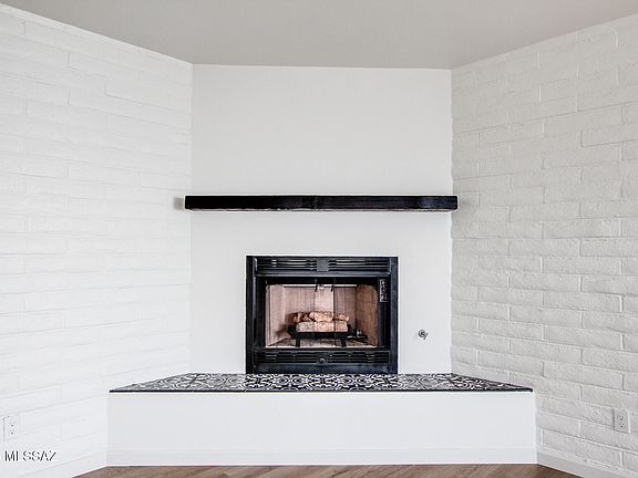 4th image of 703 W Las Lomitas Rd