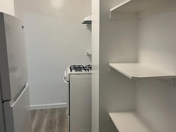 2nd image of 1073 Bush St APT 2
