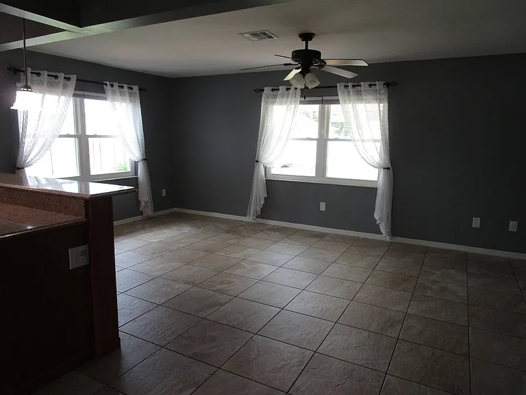 3923 Santiago St — Photo 27