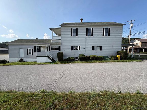 2nd image of 621 Cedar St