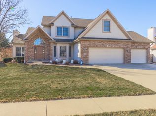 4 Conway Cir, Bloomington, IL 61704