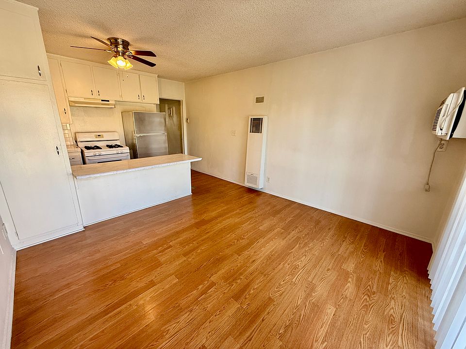 1st image of 11911 Hart St APT 6
