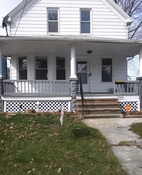 2060 W 103rd St photo 1