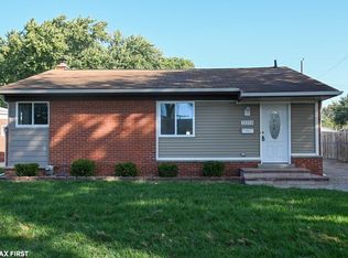21213 Parkway St, Saint Clair Shores, MI 48082
