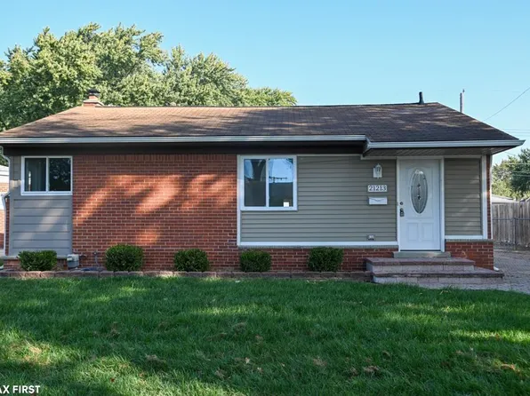 21213 Parkway St, Saint Clair Shores, MI 48082