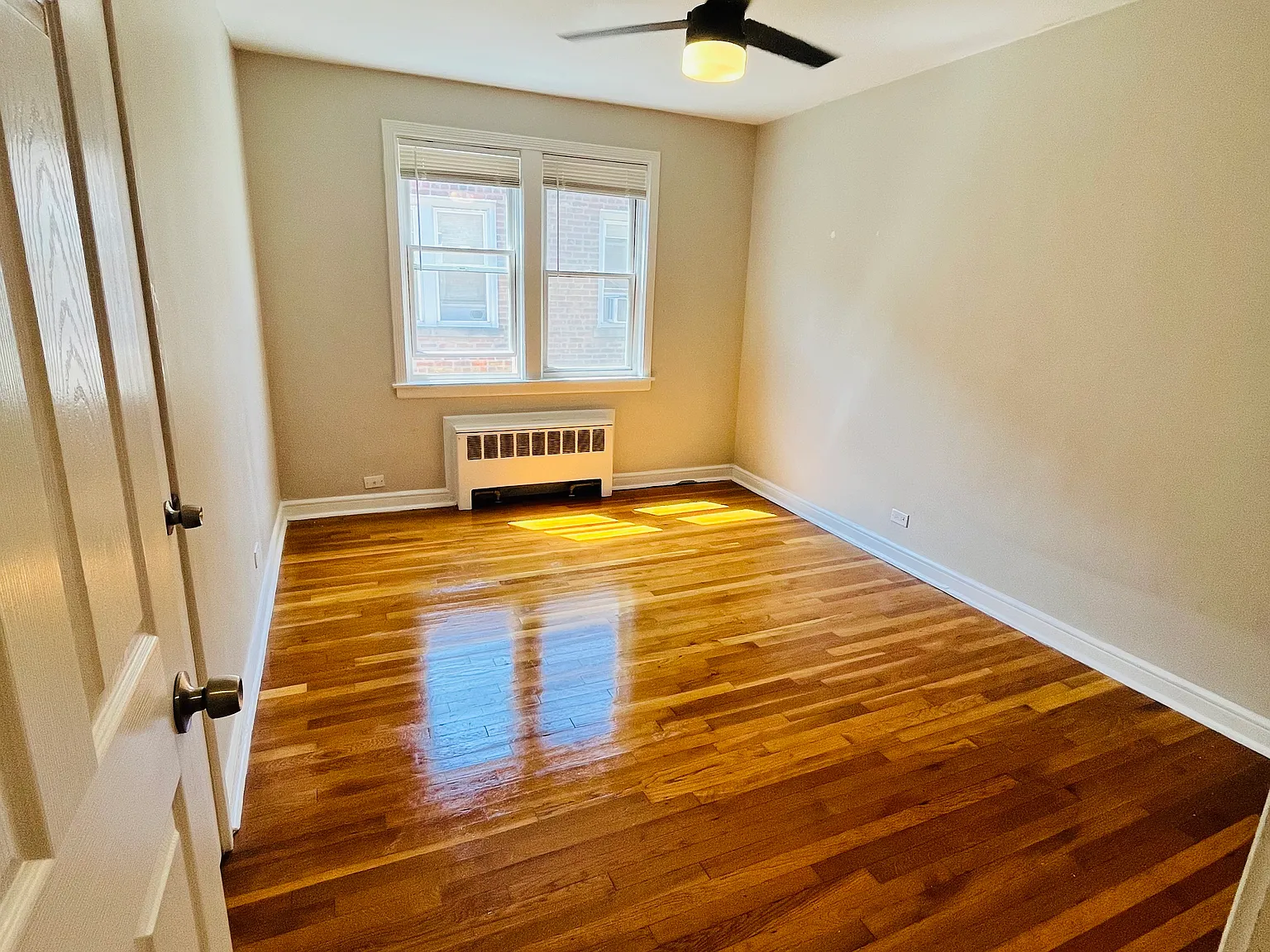 2 bed, 1000 sqft, $1,900 — Photo 2
