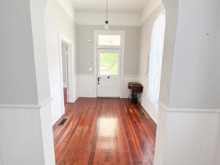 820 1st Ave — Photo 14