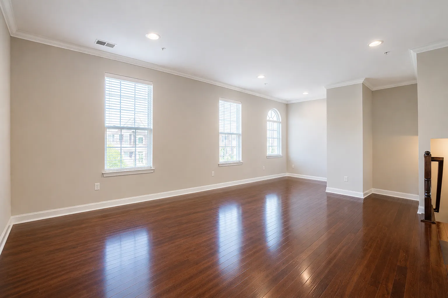 3 bed, 2.5 bath, 1869 sqft, $2,600 — Photo 3