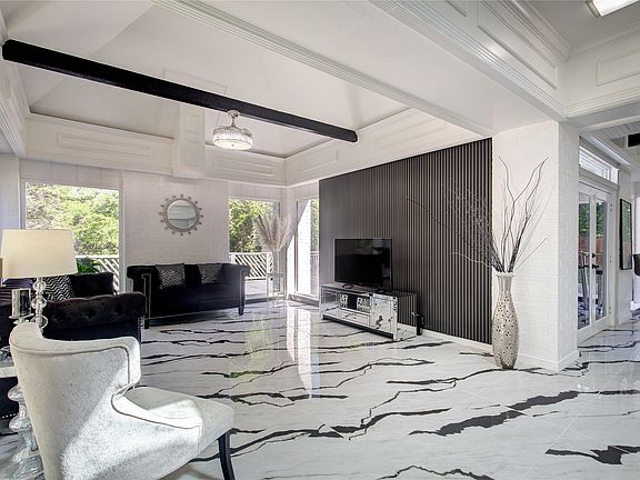 5th image of 504 Summit Cir