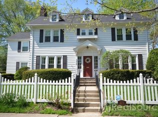 375 Washington Rd, Grosse Pointe, MI 48230