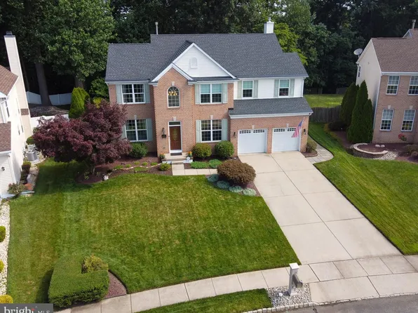 15 Creekwood Dr, Bordentown, NJ 08505