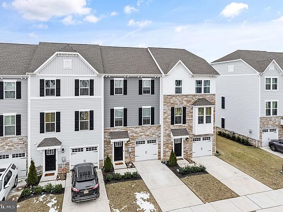 3rd image of 35 Ortiz Dr