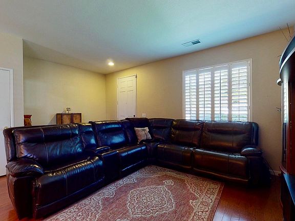 5th image of 5495 Papagallo Dr