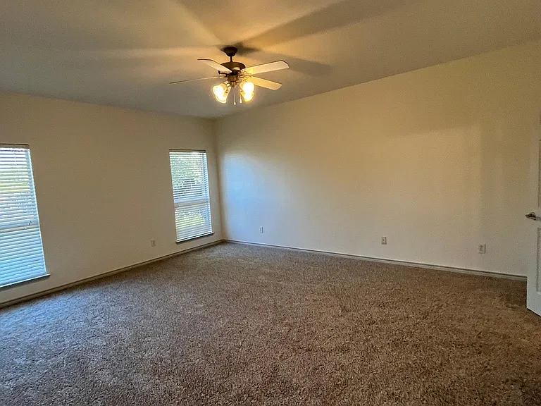 1200 Oakley Dr — Photo 7