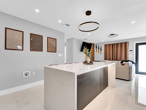5th image of 169 NW 42nd St #169