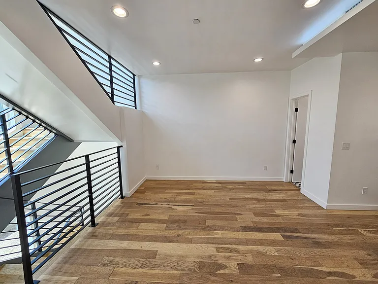 4260 Laurel Canyon Blvd — Photo 7
