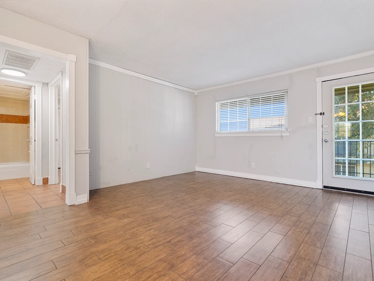 1207 W Wall St — Photo 3