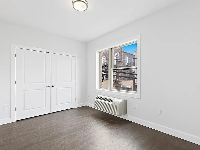 510 45th St #305 — Photo 10