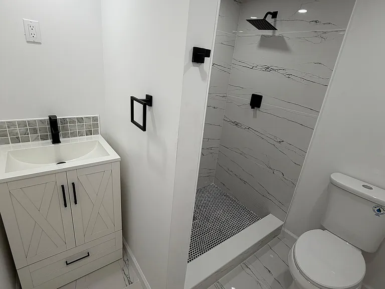 742 Walnut St — Photo 2
